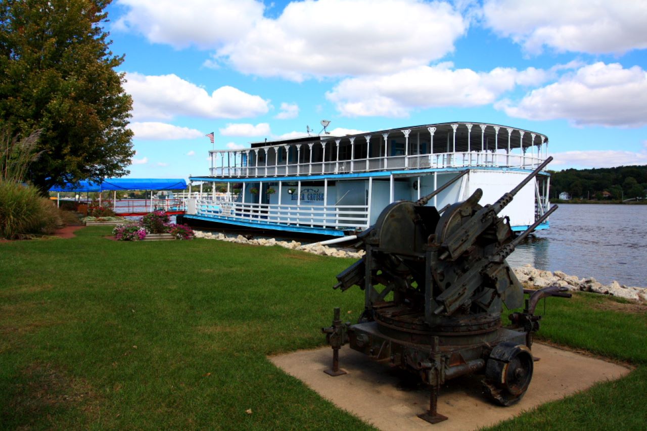 Riverboat Twilight - LeClaire, Iowa, image size:1280x853