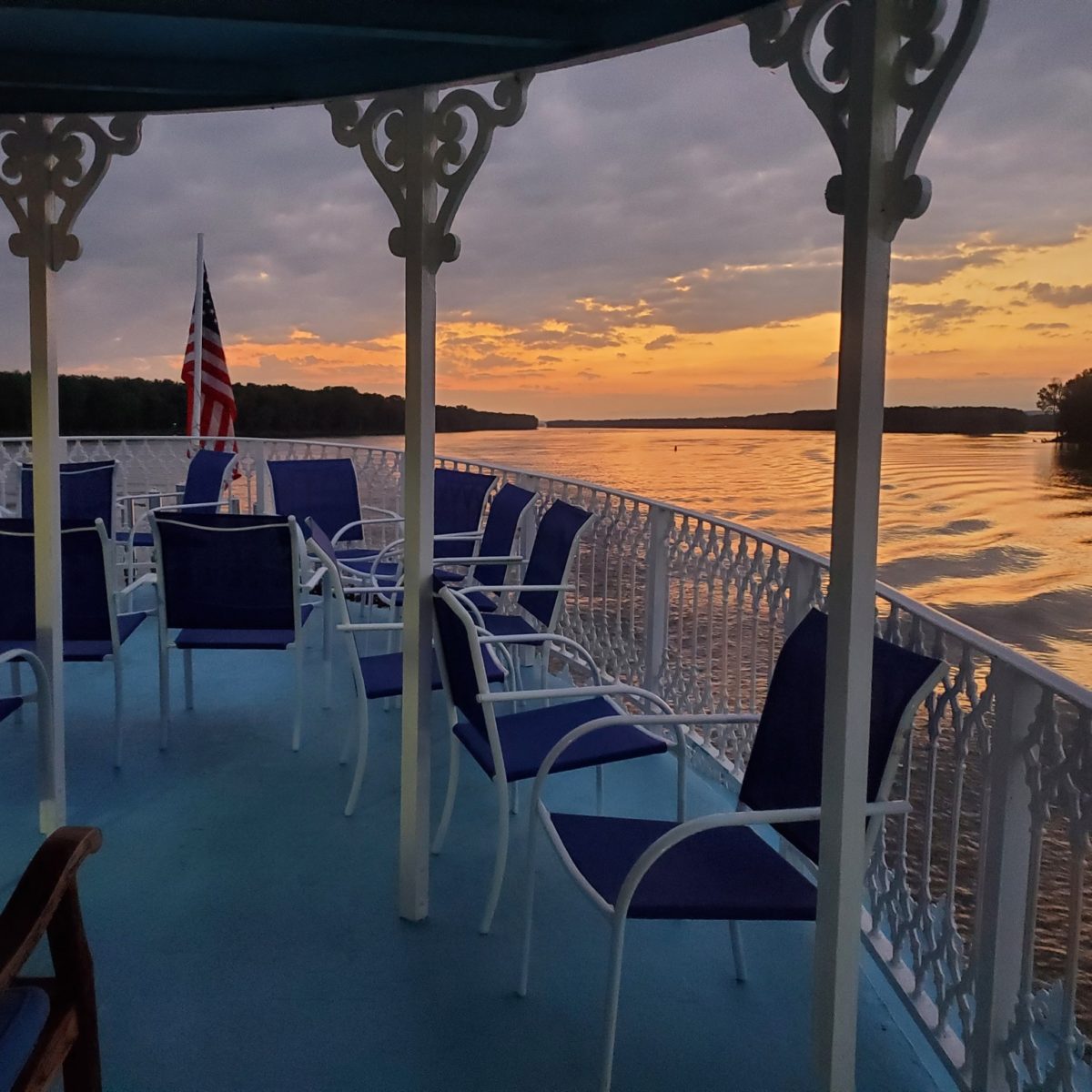 twilight riverboat cruise leclaire iowa