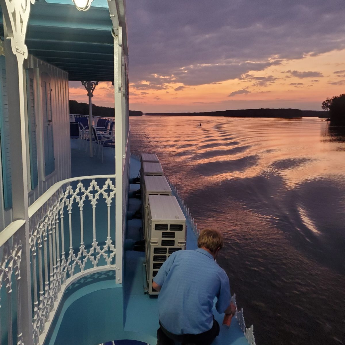 twilight riverboat cruise leclaire ia