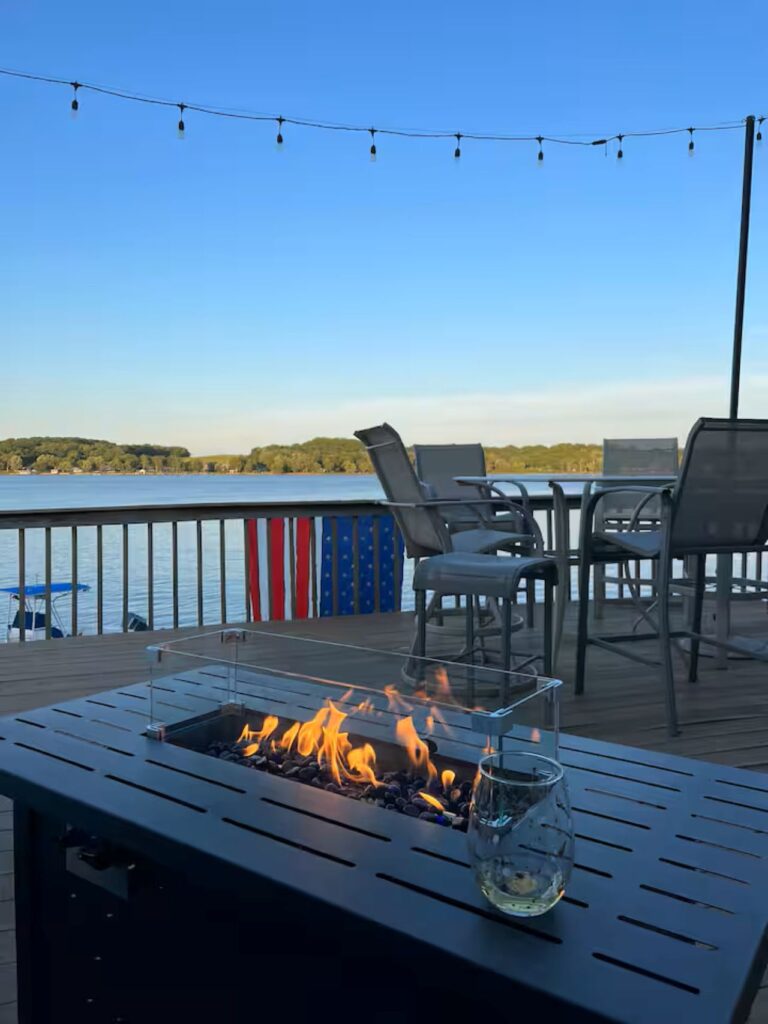 Pelican’s Crossing LeClaire River House