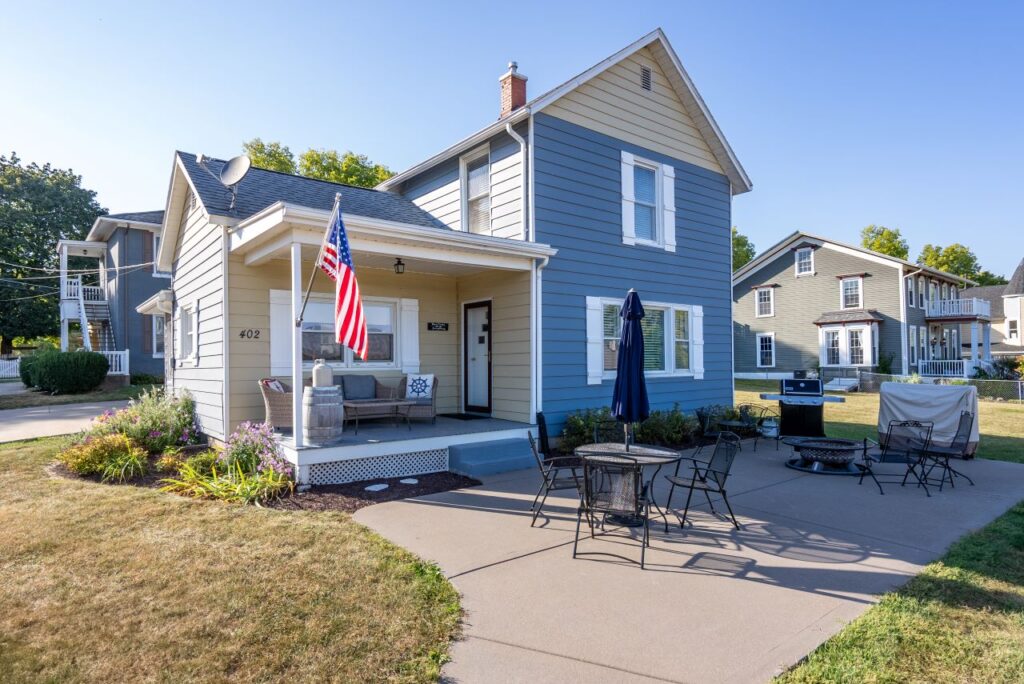 LeClaire River Chateau