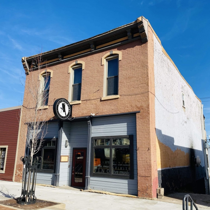 turnkey restaurant opportunity storefront along historic cody road