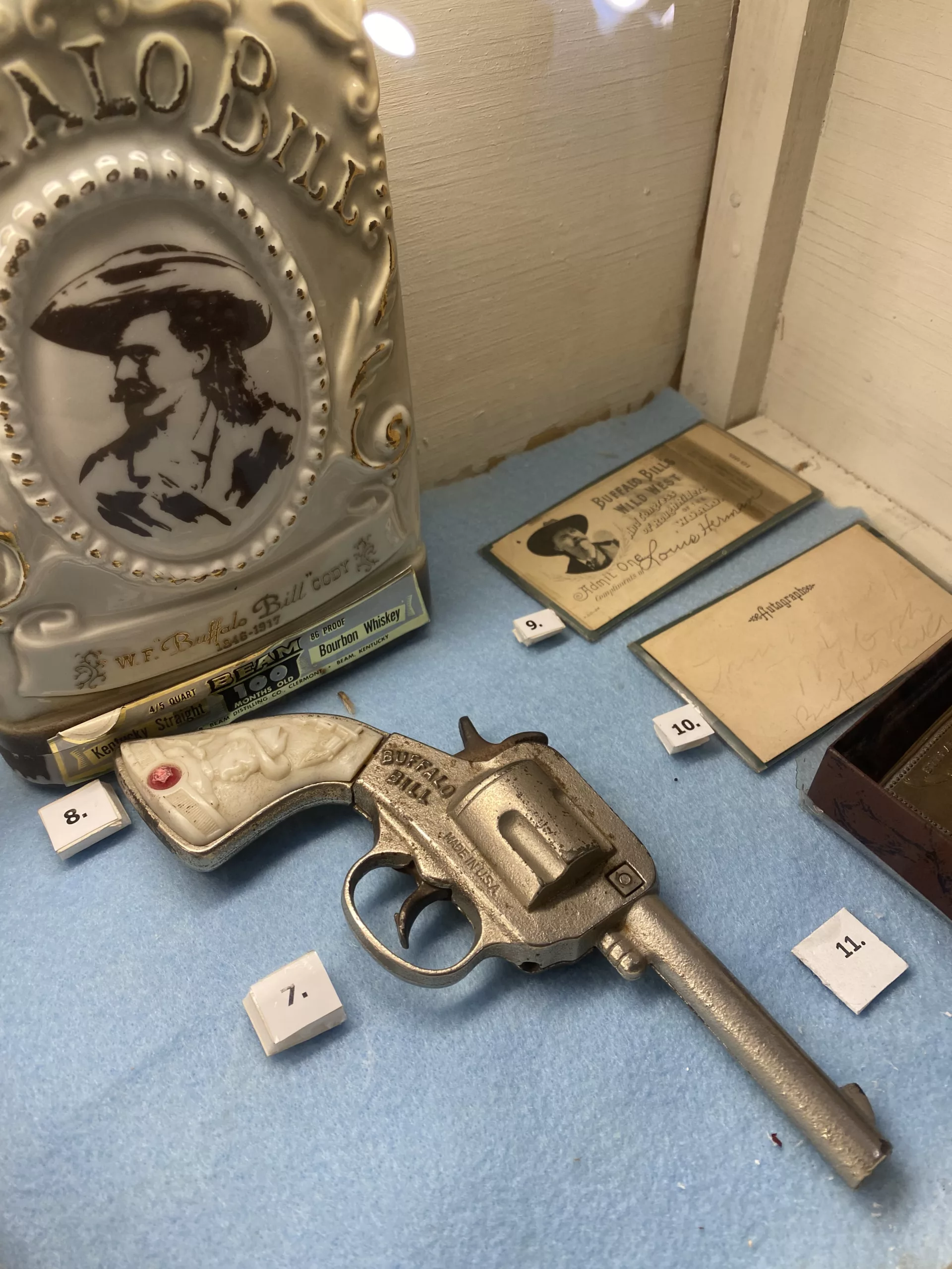 Museum display of Buffalo Bill's gun