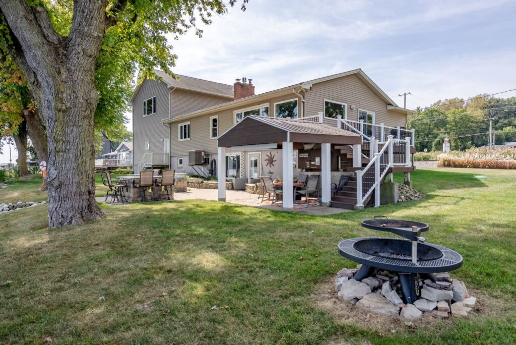 LeClaire Driftwood Retreat