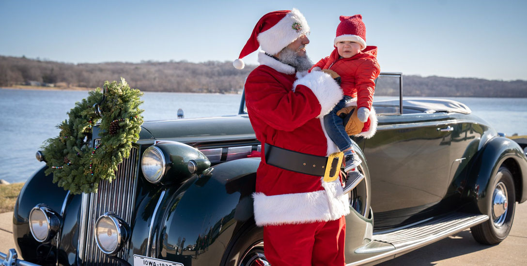 Christmas in LeClaire 2025 light up